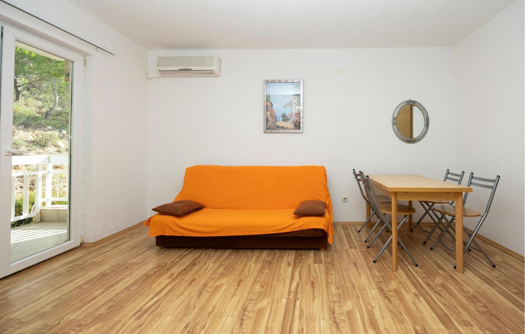1 Bedroom Awesome Apartment In Lokva Rogoznica Ngoại thất bức ảnh
